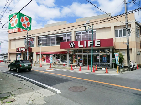 周辺環境　スーパー 600m ライフ市川国分店(お買い物が楽しくなっちゃう！スーパーまで徒歩8分！)